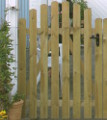 Staketen - Gartentür aus Premiumholz, 140cm unten gebogen, kdi, Extra Dick von vorn verschraubt und mit Kastenschloss