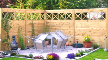 Ihr Gartenzaun aus Holz - Zaunfelder Tor Tür Sichtschutz Staketen